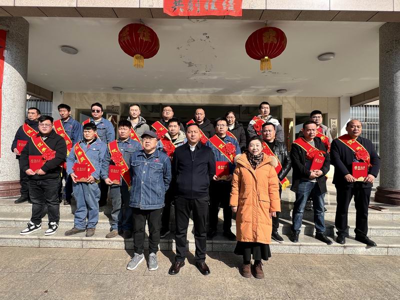 1738635741418596.jpg 部分優秀員工合照.jpg